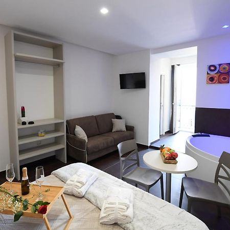 B&B In Centro Storico 萨莱诺 外观 照片