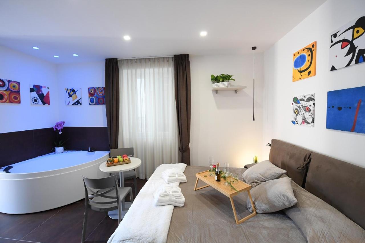B&B In Centro Storico 萨莱诺 外观 照片