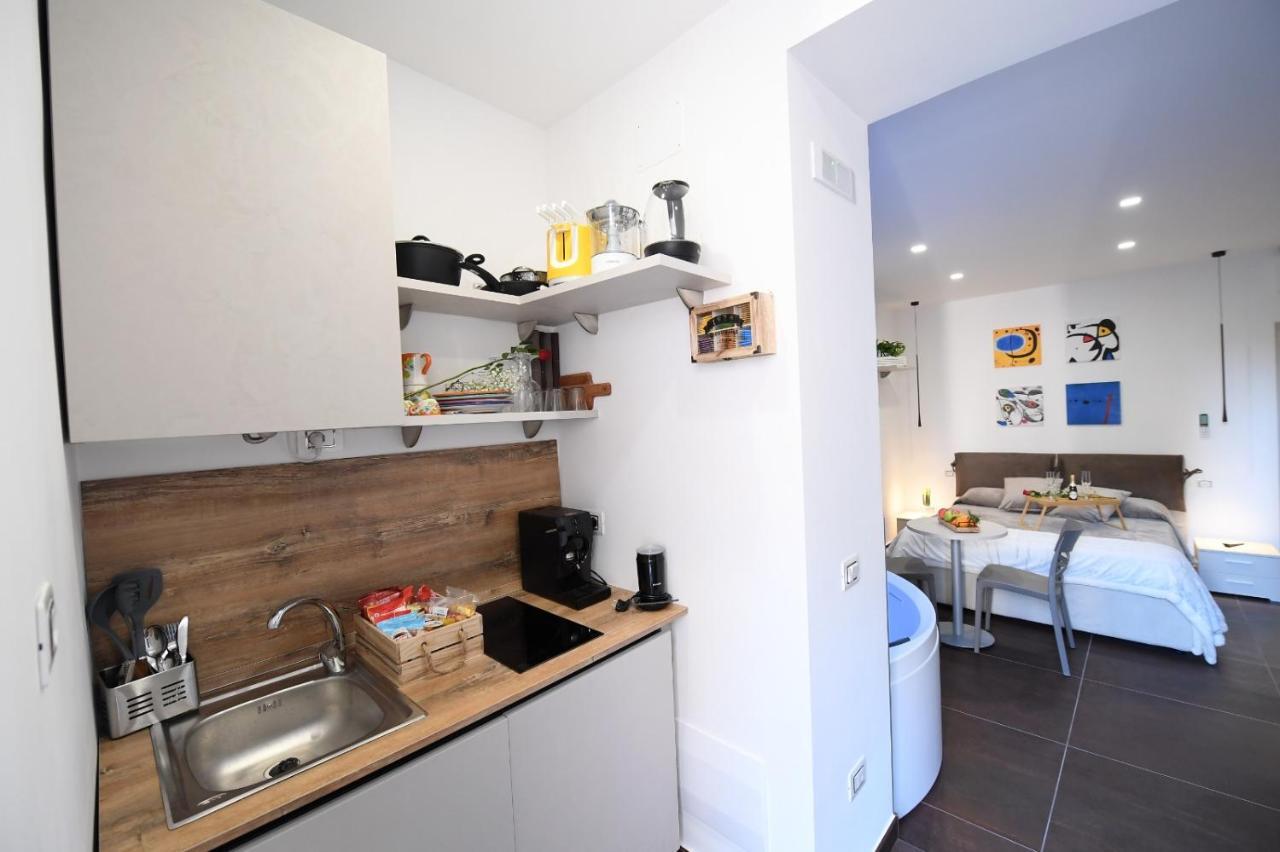 B&B In Centro Storico 萨莱诺 外观 照片