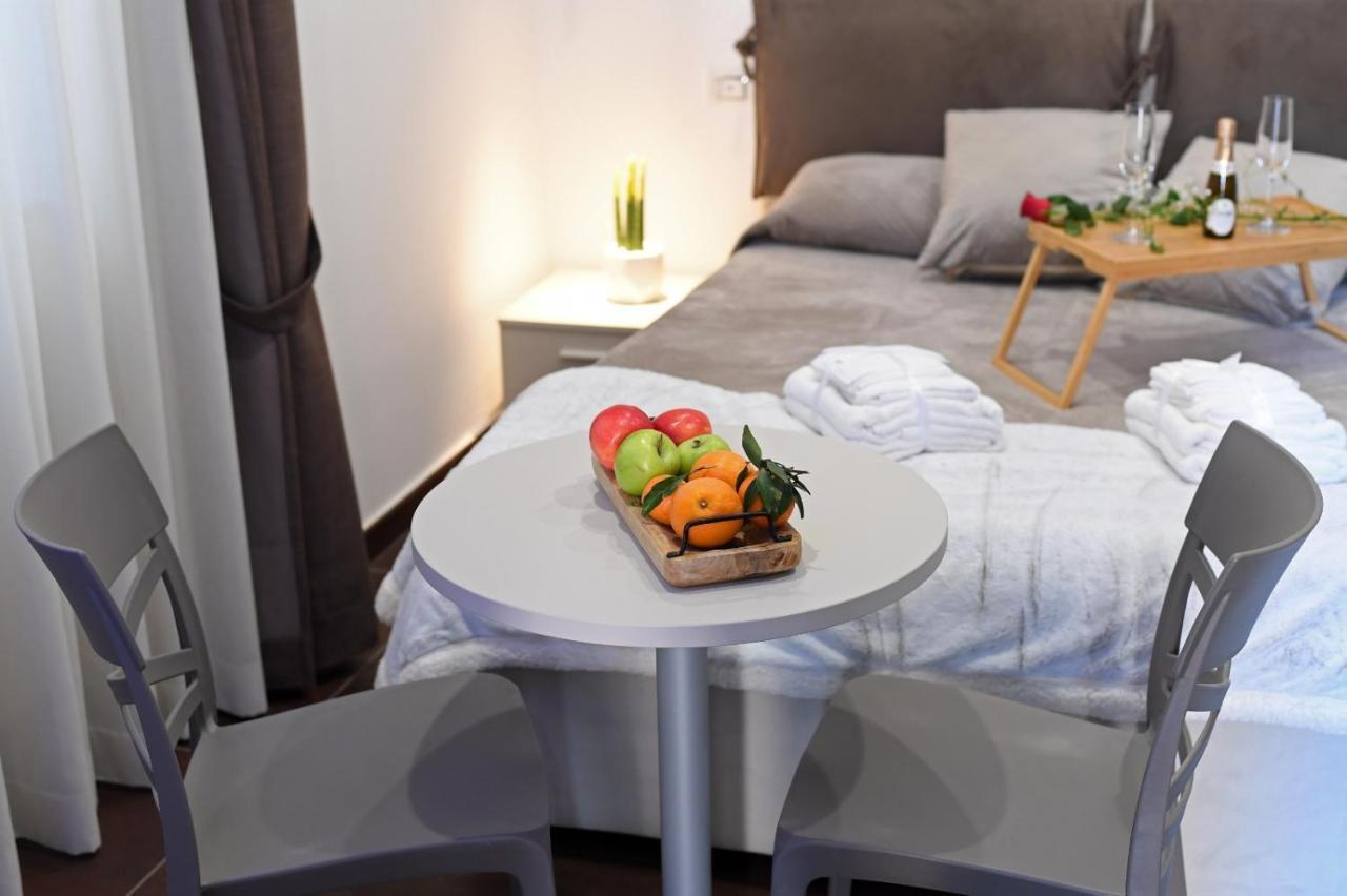 B&B In Centro Storico 萨莱诺 外观 照片