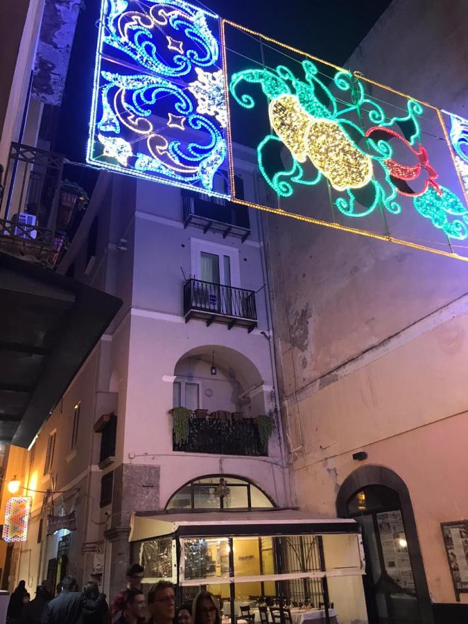 B&B In Centro Storico 萨莱诺 外观 照片